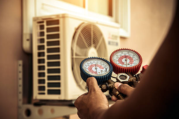 Professional Hvac technician working in Bloomfield, IA